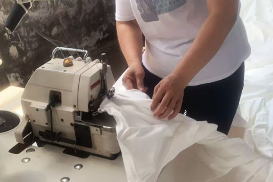 Boyama fabrikası üretimi-gri kumaş dikiş kafası alanı