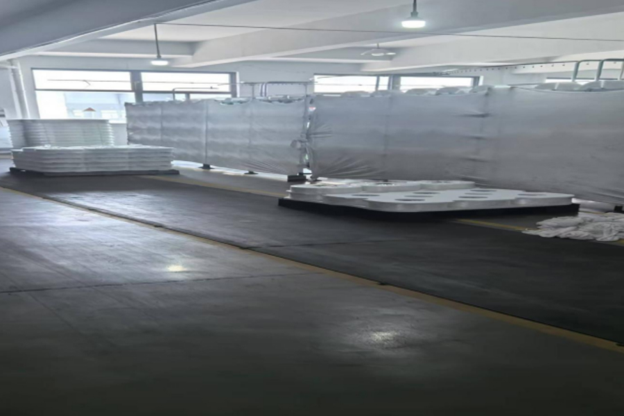 Gri kumaş üretim-hammadde yerleştirme alanı